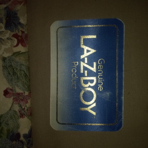 Lazy-boy couch flower design - Picture 2 of 2